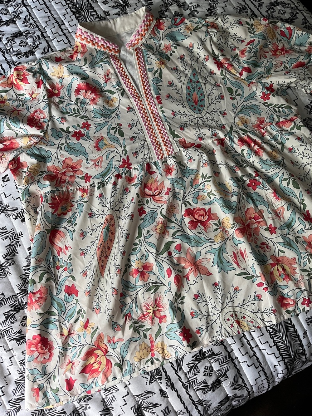 Floral Embroidered Top Blouse Size 2XL